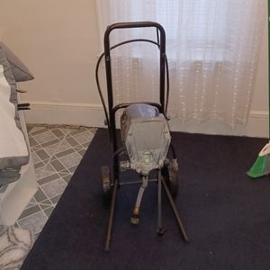 Paint sprayer with nozzle no hose